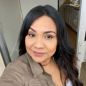 Meet your Posher, Yesenia